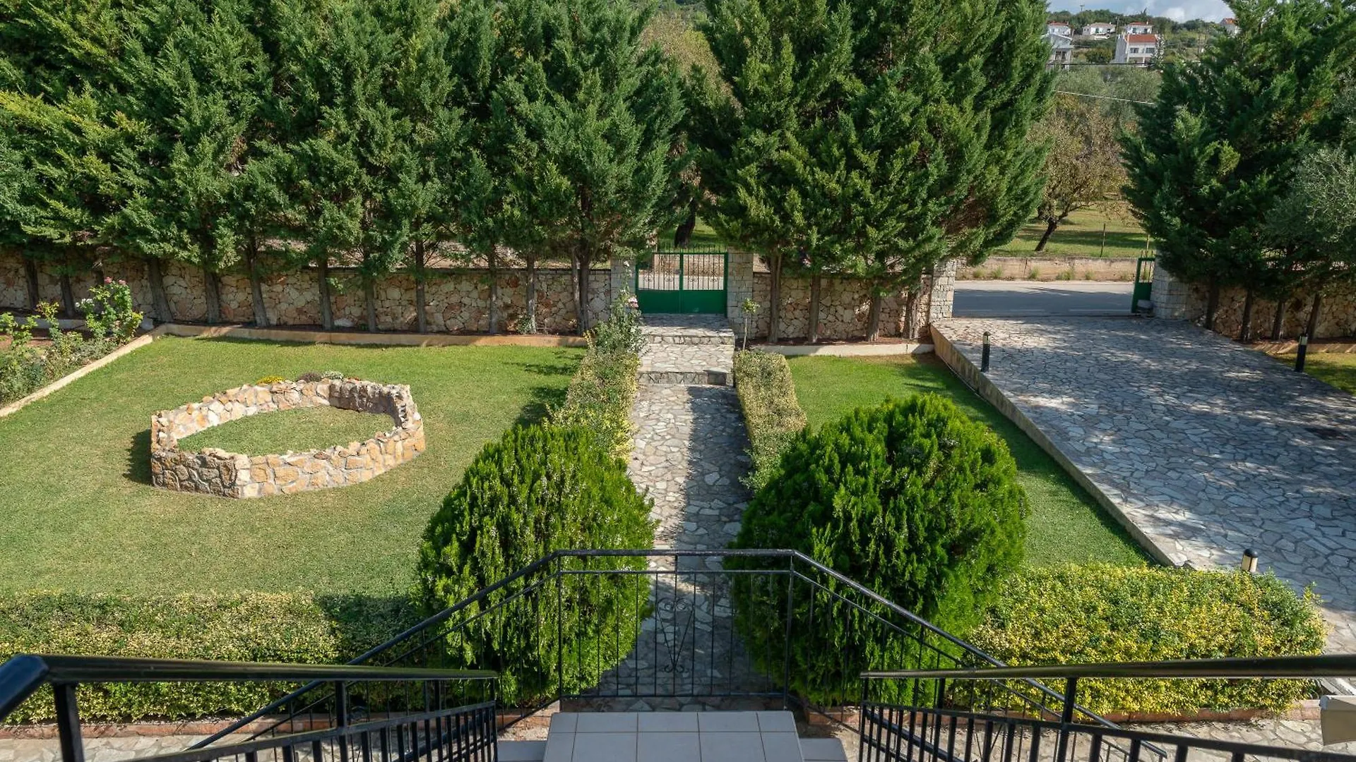הקונטקטים של Vista Verde Studios & Apartments