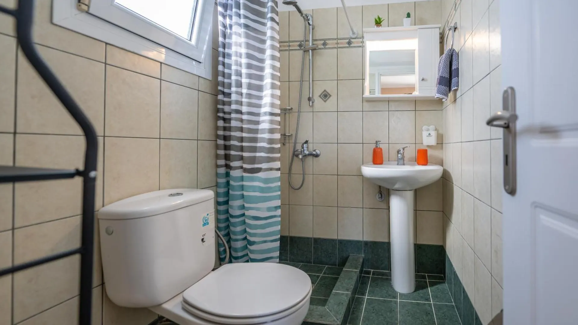 סבורונטה Vista Verde Studios & Apartments 0*,